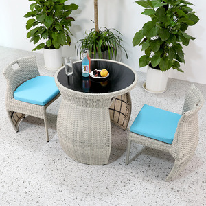 Balcón una <span class=keywords><strong>mesa</strong></span> <span class=keywords><strong>dos</strong></span> <span class=keywords><strong>sillas</strong></span> Silla de ratán conjunto de tres piezas de patio al aire libre <span class=keywords><strong>terraza</strong></span> de ocio mesas <span class=keywords><strong>y</strong></span> <span class=keywords><strong>sillas</strong></span> - Product Image 3