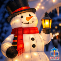 Arche lumineuse géante artisanale en soie représentant le village de Père Noël pour la décoration extérieure des places publiques lors des festivals de Noël