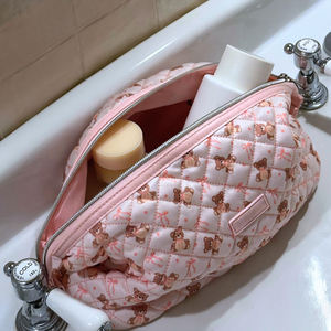 Pochette de toilette de voyage personnalisée <span class=keywords><strong>avec</strong></span> imprimé, sac cosmétique matelassé <span class=keywords><strong>avec</strong></span> un ours en peluche - Product Image 3