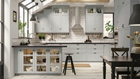 Armoire de cuisine classique Shaker, design de porte lisse à cinq panneaux, surface peinte mate
