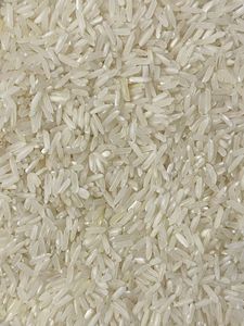 Arroz Blanco Esponjoso Servido en Tazón Negro con Adorno de Perejil Fresco - Product Image 2