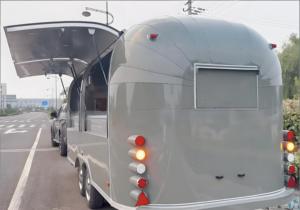 รถพ่วงขายอาหารแบบสองเพลา มือสอง พร้อมอุปกรณ์ครบครัน รวมถึงฮูดและเครื่องทอด พร้อมใช้งาน - Product Image 3