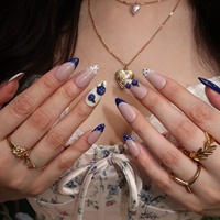 Ongles à presser en acrylique, bleu Klein, blanc crème, motif 3D imitant des myrtilles, pois et feuilles vertes, forme amande, certifiés CE
