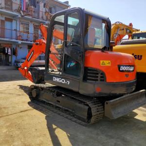 Mini-excavatrice Doosan DH60 d'origine, VENTE CHAUDE, excellent état, cabine propre, moteur diesel, boîte de vitesses économique en carburant, engrenage facile - Product Image 1