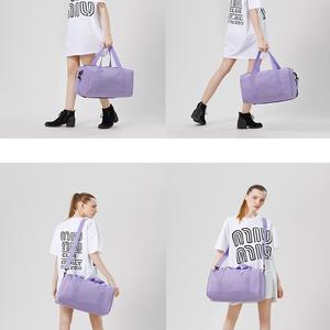 Bolsa de Viaje Plegable Moderna de Gran Capacidad de Poliéster con Correa para el Hombro y Asas Superiores, para Almacenamiento en Viajes Cortos, Estilo Bandolera - Product Image 5