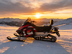 Motoneige à grande cylindrée, à essence, pour <span class=keywords><strong>location</strong></span> en station de <span class=keywords><strong>ski</strong></span>, chenillée, 700 cm³ - Product Image 1