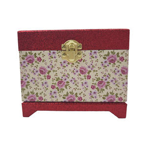 Boîte à <span class=keywords><strong>musique</strong></span> rotative personnalisée Yiyu Factory Supplier, boîte à bijoux en papier écologique à manivelle avec miroir, <span class=keywords><strong>cadeau</strong></span> pour filles - Product Image 4