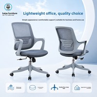Chaise de bureau ergonomique en plastique confortable avec pivotement à 360°, dossier en maille moderne, accoudoirs intégrés et pieds en nylon