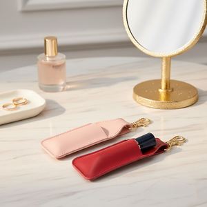 Estuche portátil de piel sintética para llavero, organizador individual de brillo labial y maquillaje para mujeres y niñas - Product Image 1