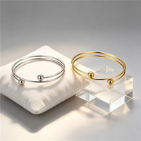 Brazalete Abierto de Doble Capa con Extremo de Bola, Chapado en PVD, de Acero Inoxidable, Minimalista, Impermeable e Hipoalergénico