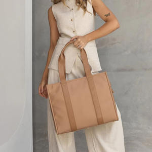 Bolso de Mano de Nailon Trenzado Resistente, Hecho a Mano, de Gran Capacidad, para Mujer, con Diseño de Color en Contraste, Elegante y Práctico - Product Image 5