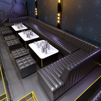 Ensemble de meubles de luxe pour boîte de nuit : banquette en U, comptoir de bar LED, canapé modulaire noir en L, table lumineuse