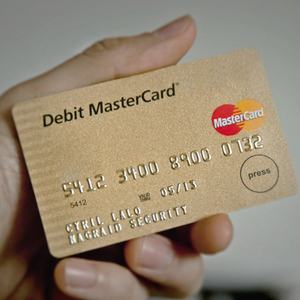 เครื่องพิมพ์รหัสบัตรพีวีซีแบบนูนขนาดกลาง รุ่นใหม่ แบบกึ่งอัตโนมัติ สำหรับพิมพ์วันที่สมัครสมาชิก ใช้ไฟ 220V - Product Image 3