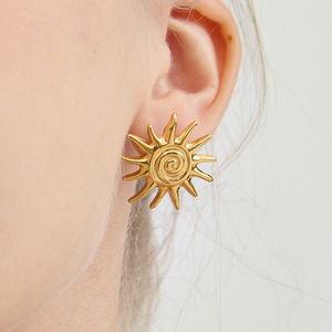 Pendientes de Sol, Chapados en Oro de 18k, Acero Inoxidable, Joyería para Mujer, Accesorio de Moda - Product Image 2