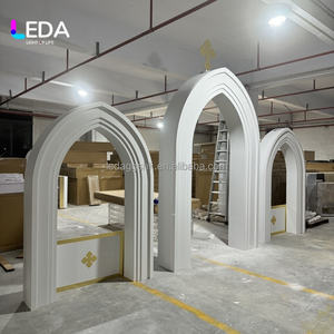 Arco de Acrílico Blanco Elegante LEDA para Decoración de Bodas y Eventos - Product Image 3