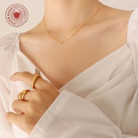 Collier ras du cou minimaliste petit cœur en acier inoxydable plaqué or 18 carats, anti-ternissement, design de niche, collier superposé double cœur