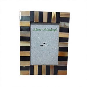 Cadre photo moderne en os incrusté, design personnalisé, écologique, avec couleur et taille sur mesure, pour table - Product Image 1