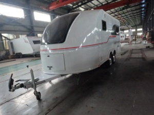 Caravana de aluminio moderna de diseño de alta velocidad para acampar al aire libre, autocaravana con cocina y baño - Product Image 5