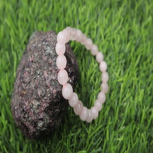 Bracelet en perles rondes de quartz rose naturel, bijoux en cristal de guérison pour femmes |   Bracelet élégant et raffiné fait main de 8 mm, certifié cadeau - Product Image 3