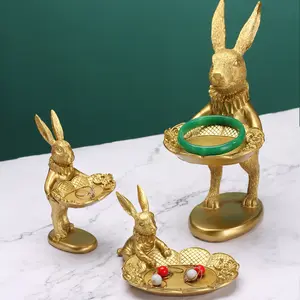 Özel çin maskot hayvan tavşan ve çoban köpeği heykeli reçine zanaat altın figürler ev dekorasyon takı ekran standı