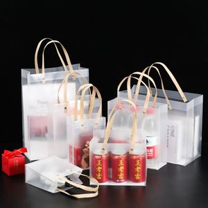 Sac cadeau en PVC transparent en gros, sac cosmétique imperméable pour la Journée des enfants, boîte cadeau d'accompagnement, sac fourre-tout givré en plastique - Product Image 6