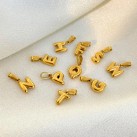 Accessoires de bijouterie tendance populaires en acier inoxydable plaqué or 18 carats, mini pendentif lettre bulle, breloques en acier inoxydable, vente en gros