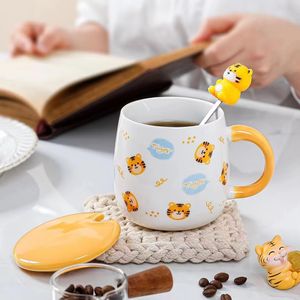 <span class=keywords><strong>Taza</strong></span> y tapa de tigre de dibujos animados para niños, <span class=keywords><strong>Taza</strong></span> de cerámica con cuchara, caja de Color, regalo Kawaii - Product Image 3