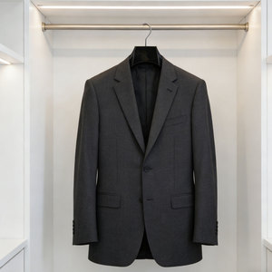 شماعة ملابس فاخرة بطول 38 سم ذات أكتاف عريضة للرجال والنساء، شماعة بلاستيكية غير قابلة للانزلاق مع إمكانية طباعة شعار مخصص - Product Image 6