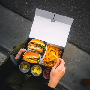 Einweg-Lebensmittelverpackung schwarze luxuriöse Papierverpackungsbox für Schnellimbiss Fried Huhn, Burger, Pommes