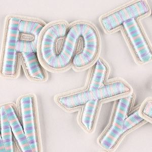 Parches de Letras Coloridas Bordadas en 3D de 4 cm, Diseño Nuevo, para Decoración de Ropa y Sombreros - Product Image 3