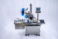 Applicateur automatique d'étiquettes de machine d'étiquetage d'étiquettes volantes Rfid en tissu de vêtement avec chargeur automatique