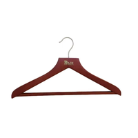 Cintre Premium en bois de hêtre plat avec barre carrée et crochet argenté perlé pour costumes et cravates