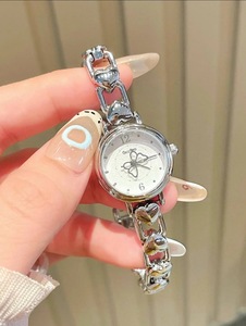 Reloj de cuarzo para mujer con cadena en forma de corazón, esfera de mariposa, reloj de pulsera vintage a la moda para mujer - Product Image 1