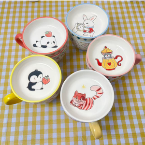 Mug en céramique moderne de 15 oz, peint à la main, sur le thème de L'histoire de Alice au pays des merveilles, en stock, idéal comme cadeau de grande valeur pour les filles - Product Image 2