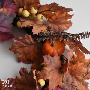 Ghirlanda di Fiori Artificiali con Foglie d'Acero Autunnali e Zucche per Decorazioni Matrimoniali e Domestiche, per la Festa di Ognissanti - Product Image 2