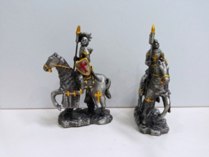 Figurines <span class=keywords><strong>de</strong></span> chevaliers médiévaux européens personnalisées vintage, en alliage <span class=keywords><strong>de</strong></span> <span class=keywords><strong>plomb</strong></span> et d'étain moulé sous pression, sculpture d'armure électroplaquée, souvenir en métal, 8 cm - Product Image 4