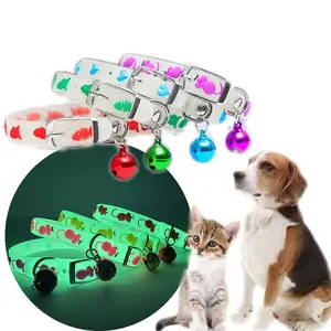 Colliers lumineux pour animaux de compagnie avec cloches brillent la nuit chiens chats collier lumière cou anneau accessoires