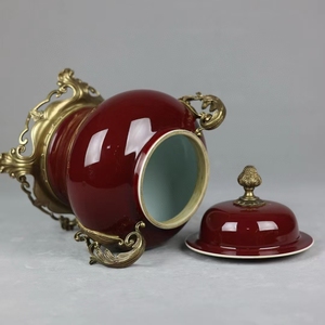 Vase en céramique rouge royal à double anse, de qualité supérieure, fabriqué en four officiel, pour la production de vases et d'ornements en porcelaine haut de gamme, modèle 131. - Product Image 4