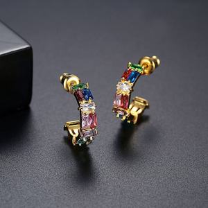 Pendientes Geométricos Vintage de Aleación de Cobre Chapados en Oro con Circonitas de Colores Variados para Mujer - Product Image 5