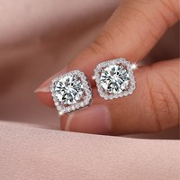 Boucles d'oreilles en argent S925 avec moissanite en forme de cube de sucre de l'usine de bijoux MuShan, dégageant un style luxueux et éblouissant pour les femmes