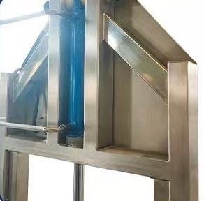 Équipement de <span class=keywords><strong>boucherie</strong></span> CE pour l'élevage de bovins Tête de porc Coupeur à demi-fendre Scie Abattoir de porcs pour ligne d'abattage de porcs - Product Image 4