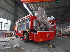 Vehículo <span class=keywords><strong>de</strong></span> <span class=keywords><strong>Bomberos</strong></span> <span class=keywords><strong>de</strong></span> 266 CV con Grúa <span class=keywords><strong>de</strong></span> 10 Toneladas y Capacidad <span class=keywords><strong>de</strong></span> Agua <span class=keywords><strong>de</strong></span> 8000 L para Emergencias Urbanas e Industriales - Product Image 3