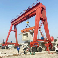 Grue portique sur pneus en caoutchouc de 70 tonnes à entraînement diesel hydraulique pour levage lourd extérieur et assemblage d'équipements miniers à grande portée