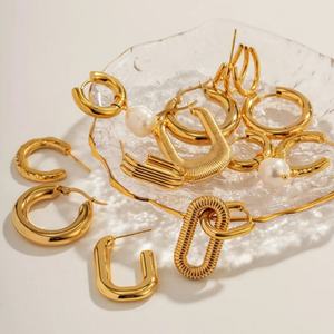 Boucles d'oreilles géométriques plaquées or PVD 18 carats personnalisées et étanches en acier inoxydable pour femmes, boucles d'oreilles créoles épaisses - Product Image 3