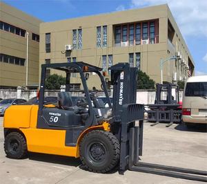 Carrello Elevatore Usato Komatsu da 5 Tonnellate FD50 in Ottime Condizioni per Movimentazione Esterna con Ricambi Gratuiti - Product Image 3