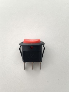 מתג נדנדה עגול 10A 250VAC עם חור הרכבה 22.8, בעל תקן TUV, התנגדות מגע, 3 פינים אנכיים, 25T105, מארז עמיד בפני להבות - Product Image 3