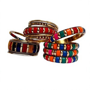 Ensemble de bracelets empilables vintage en laiton plaqué or, élégants et uniques, avec incrustations de résine et coquillages géométriques, bijoux tribaux pour femmes - Product Image 6