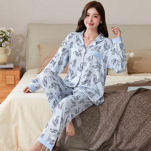 Chemises de nuit pour femmes d'âge moyen, printemps automne, mère, douces, chaudes, nouvelles vêtements de maison, fines, haut de gamme, sens du style, vente en gros - Product Image 4