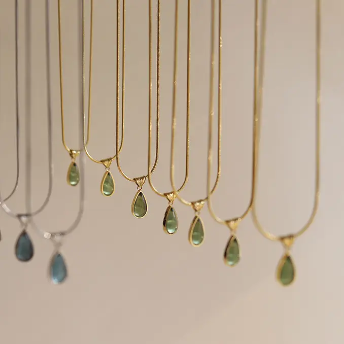 Collane pendenti alla moda in acciaio al titanio placcato oro 18K collana di pietra opale verde blu