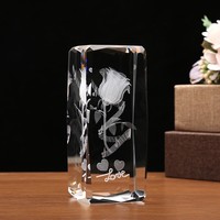 Base en cristal et verre K9 gravée sur mesure avec gravure intérieure pour vitrine et décoration de médailles